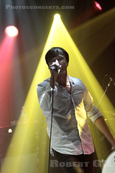 BRETT ANDERSON - 2011-10-07 - PARIS - La Machine (du Moulin Rouge) - 